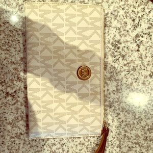 Michael Kors Wristlet